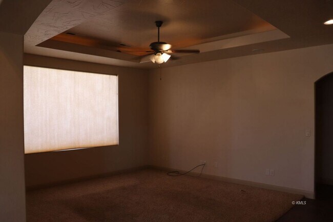 Building Photo - 764 Country Club Dr