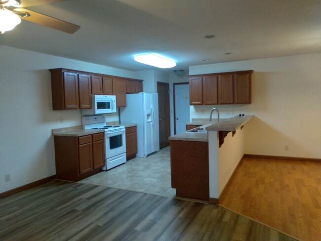Building Photo - 2235 Cobblestone Dr