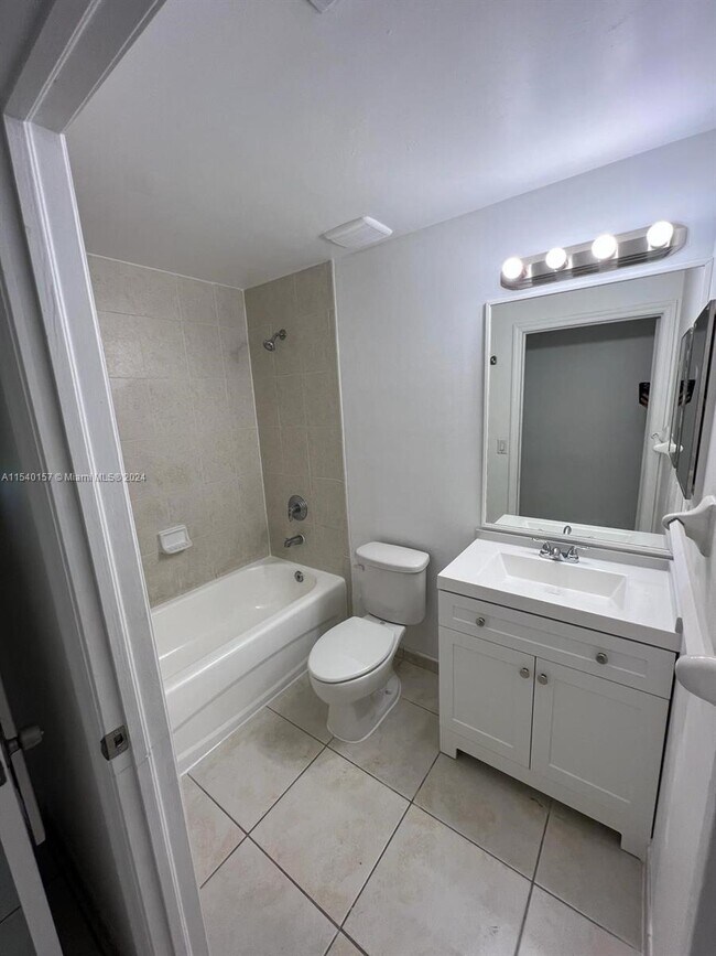 Foto del edificio - 7360 NW 114th Ave