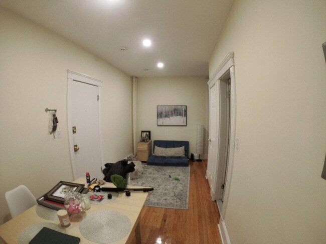 Foto del edificio - 374 Chestnut Hill Ave