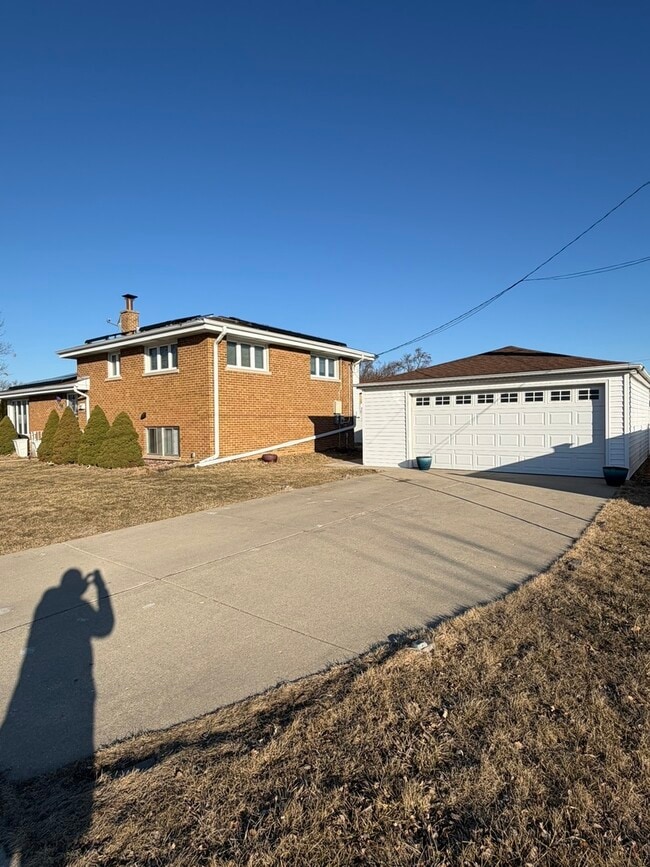 Building Photo - 8901 Octavia Ave