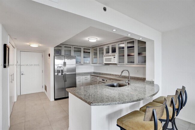 Foto del edificio - 2555 Collins Ave