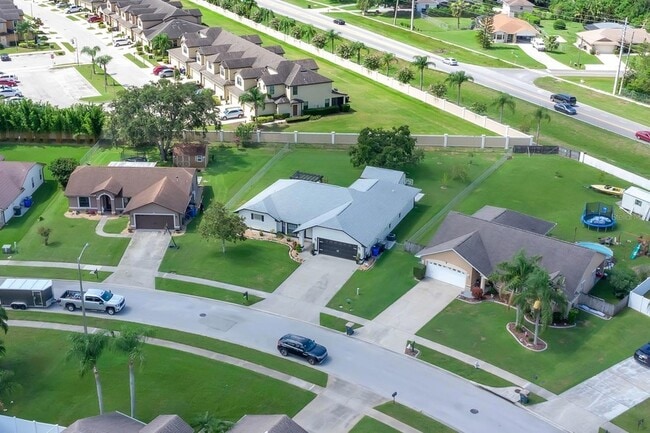 Building Photo - 2414 Sweetwater Blvd