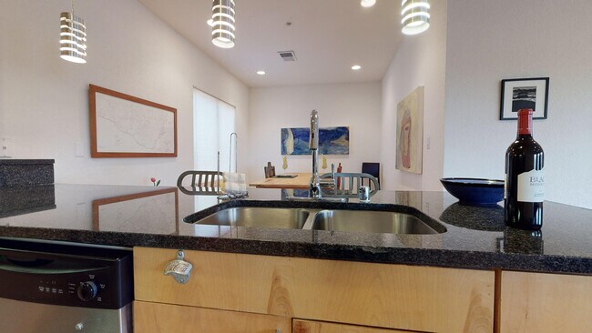 Building Photo - 201 Aliso Dr SE