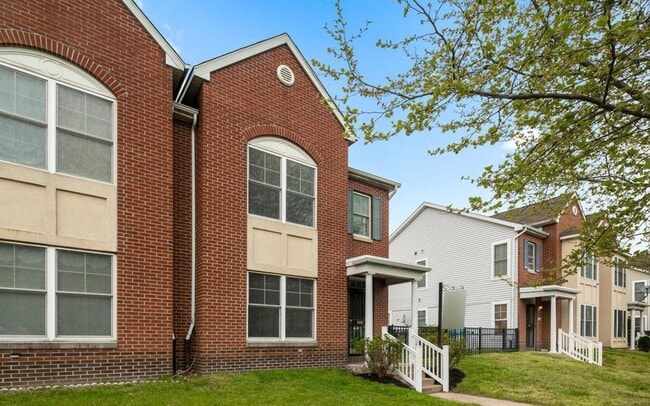 Building Photo - Beautiful Home 3br/1.5ba w/ W&D, Huge Back...