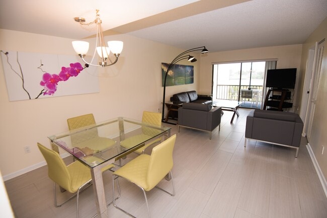 Building Photo - 5579 NE Gulfstream Way