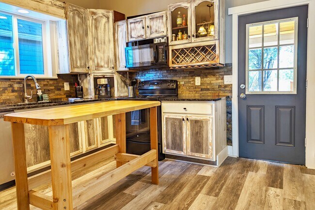 Foto del edificio - 705 E Kiowa St