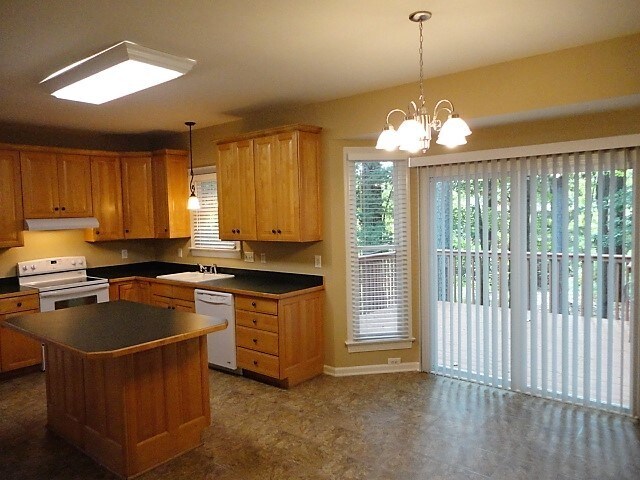 Building Photo - 104 Carostone Ct