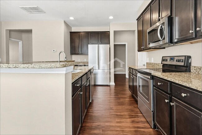 Foto del edificio - 112 Orleans Ct