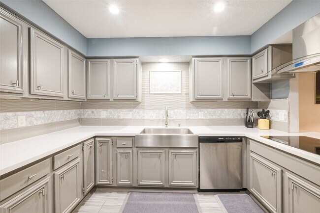 Building Photo - 1723 Rock Fence Dr