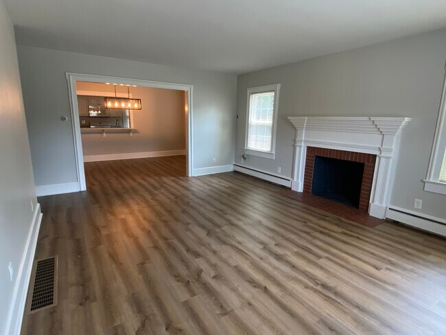 Living Room - 105 N Miles St