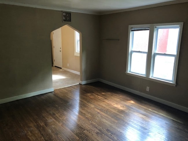 Building Photo - 420 Olive St