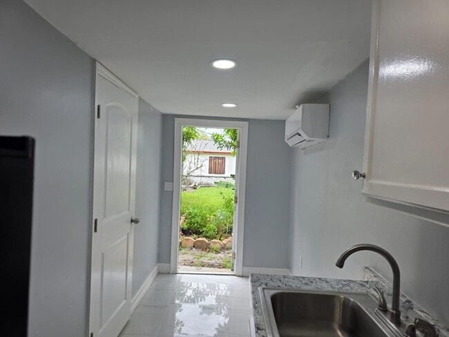 Building Photo - 6241 SW 17th St