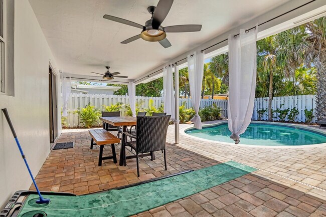 Building Photo - 2932 NW 10th Ave