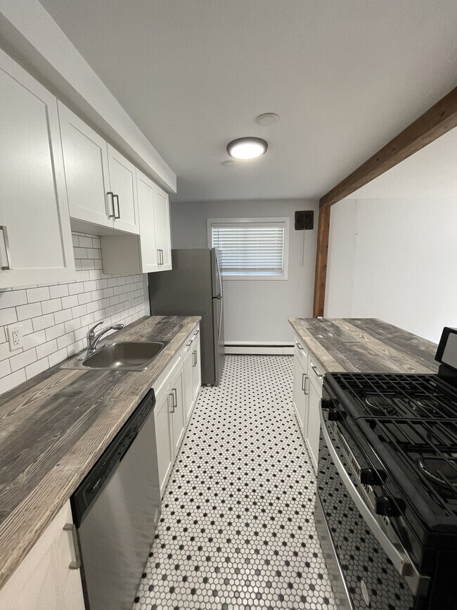 Building Photo - 23 McClary Ave