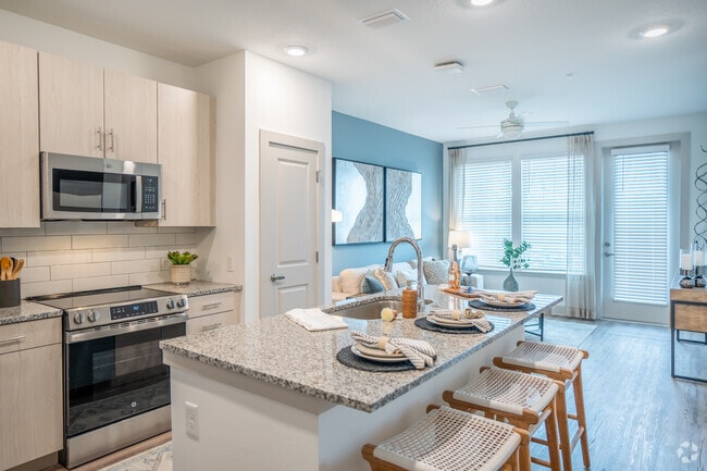 1BD, 1BA - 824SF - Madison Palms