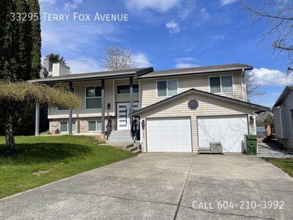 Primary Photo - Gorgeous Renovated Home with 2 Kitchens!