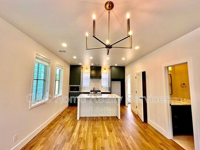 Building Photo - 1078 Hangar Dr