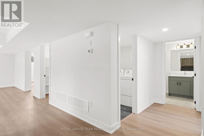 Building Photo - 203 Teskey St