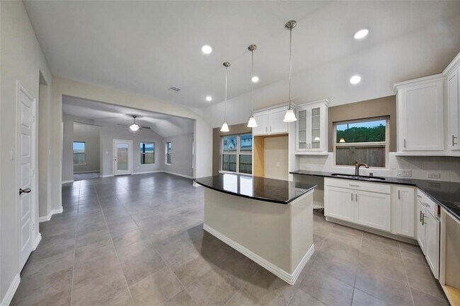 Foto del edificio - 24431 Piney Harbor Ln