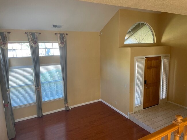 Foto del edificio - BEAUTIFUL 2 STORY IN FOLSOM WITH 4 BED, 3 FULL BATH, & 3 CAR GARAGE