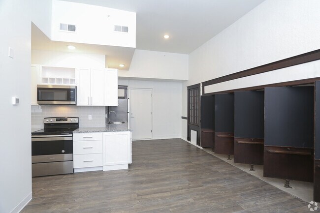 Building Photo - 801 N Broadway St