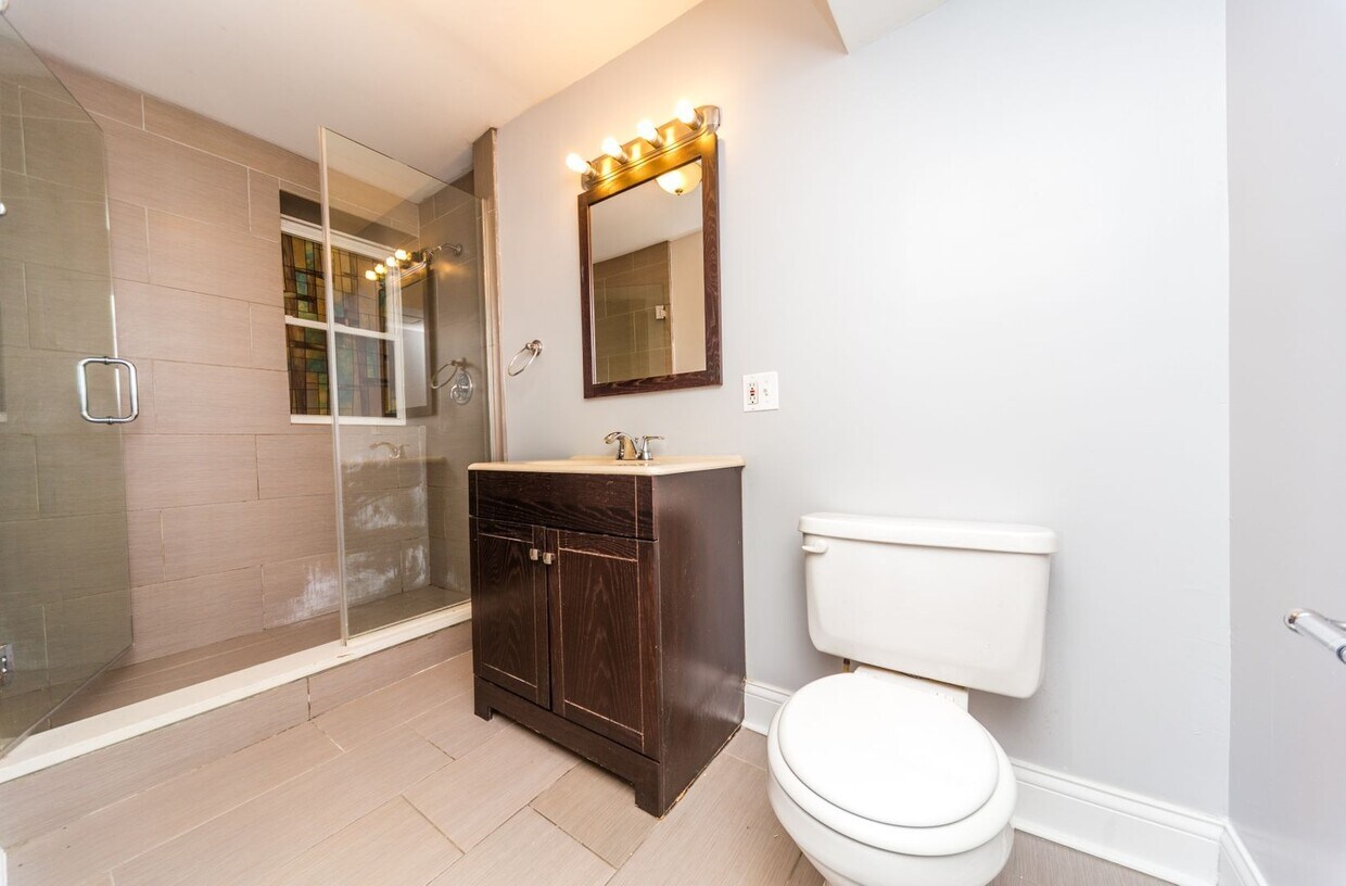 Foto del edificio - Spacious 1 Bed 1 Bath in the Andersonville area