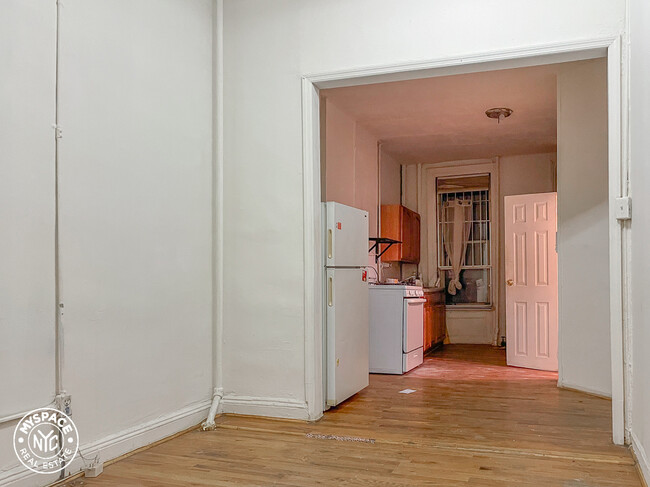 Building Photo - 446 3rd Ave