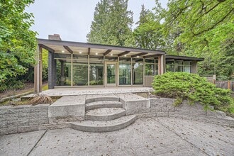 Building Photo - 2851 Evergreen Point Rd