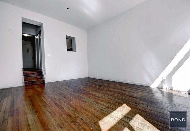 Building Photo - 131 E 83rd St