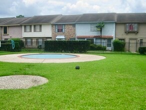 Building Photo - 7051 Chasewood Dr