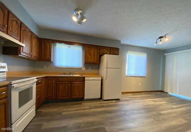 Building Photo - 3 br, 1.5 bath House - 1383 Yorkland Rd
