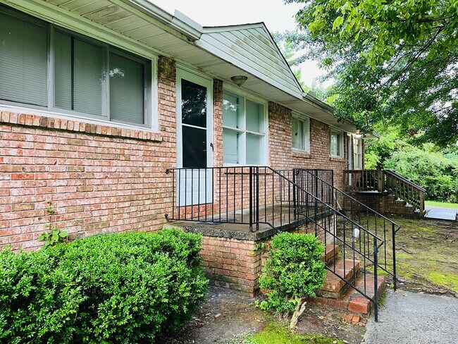 Foto del edificio - 6102 E Fayetteville Dr