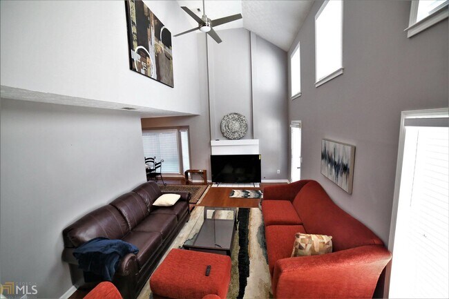 Foto del edificio - 1015 Braesridge Way