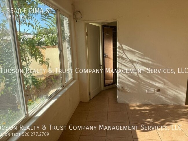 Building Photo - 3540 E Pima St