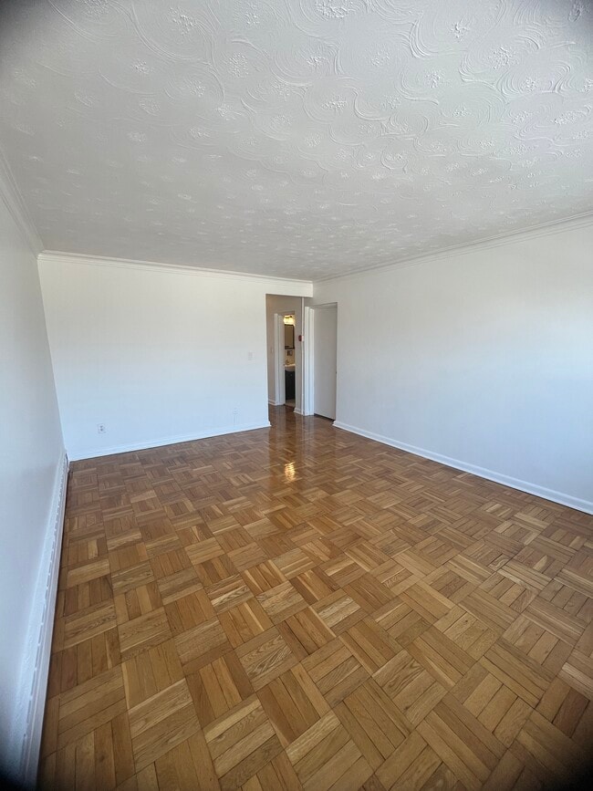 Building Photo - 7 Glazebrook Ave
