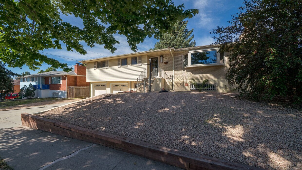 Foto principal - Charming Palmer Park Home - 4BR/3BA with F...