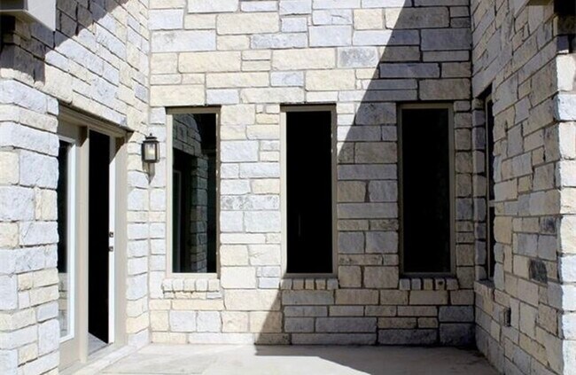 Building Photo - 224 Cherokee Rose Cir