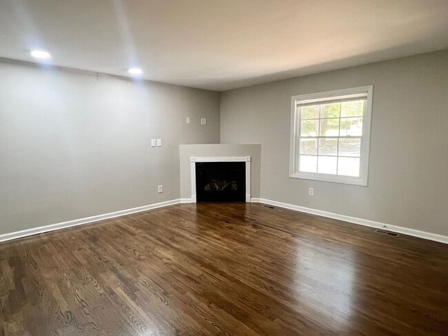 Building Photo - 218 Hickory Forest Rd
