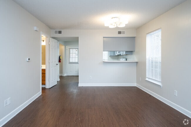 2BR, 2BA - 1,064SF - Living Room - Creekside Retreat Townhomes
