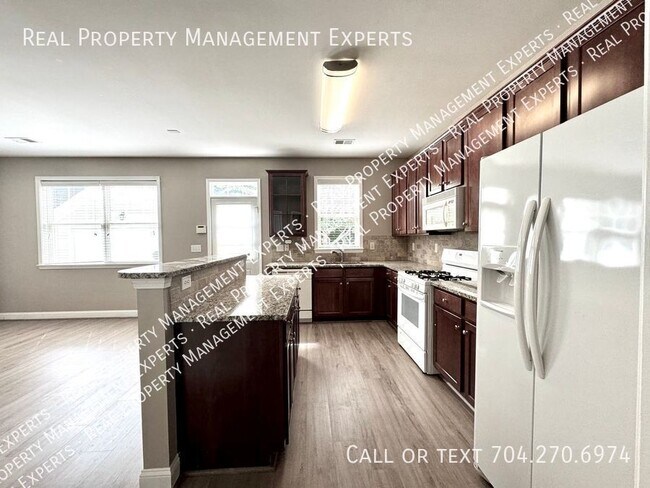 Building Photo - Charming 3BR/2.5BA Home in Cornelius!