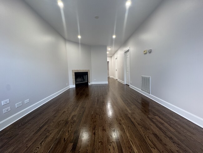 Building Photo - 2714 W Julia Ct