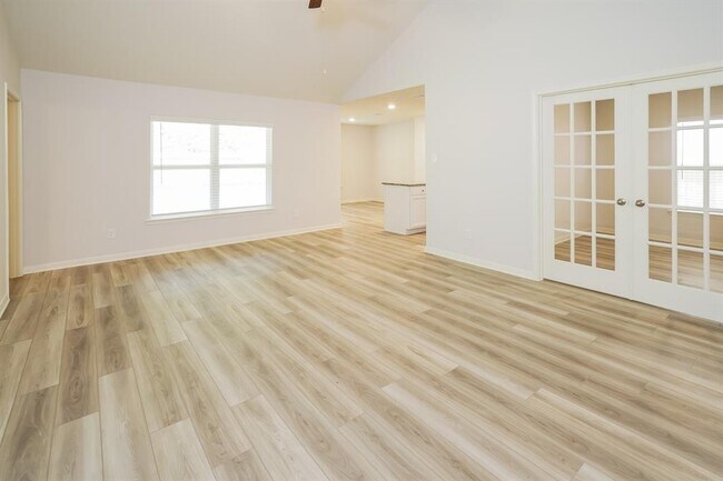 Building Photo - 10426 Sweetwater Creek Dr
