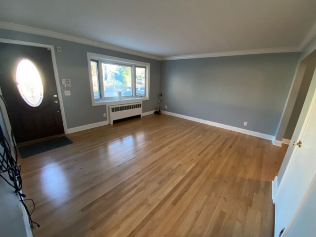 Building Photo - 952 Crescent Dr