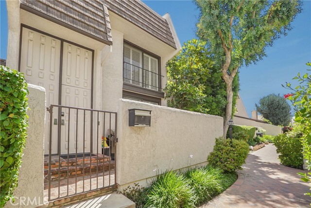 Primary Photo - 6246 1/2-6242 Nita Ave