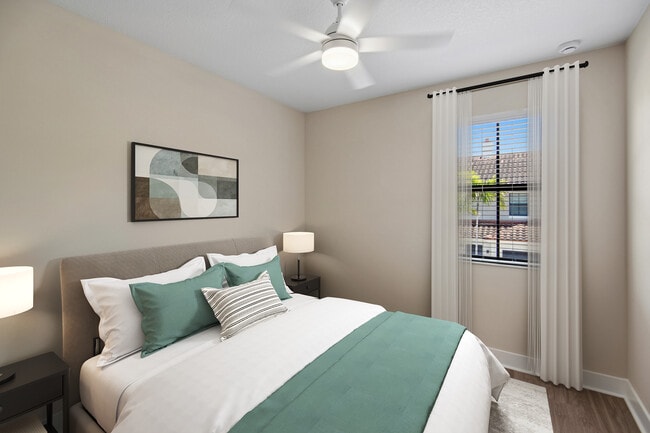 Dormitorio con acabados renovados y suelo de superficie dura. - Avalon 850 Boca