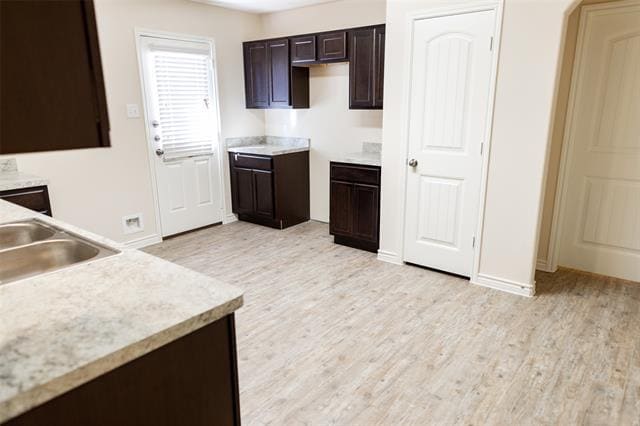Building Photo - 1607 Dove Cir