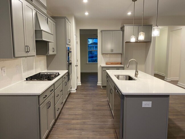 Foto del edificio - Spacious 4BR House in Clayton