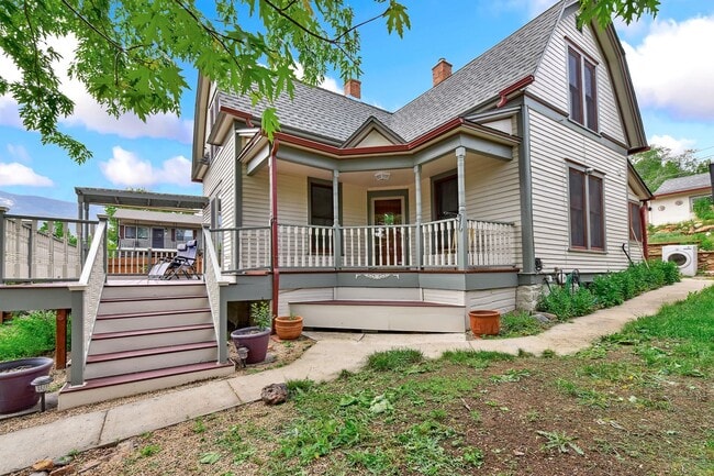 Building Photo - Charming Westside 4 Bedroom Home