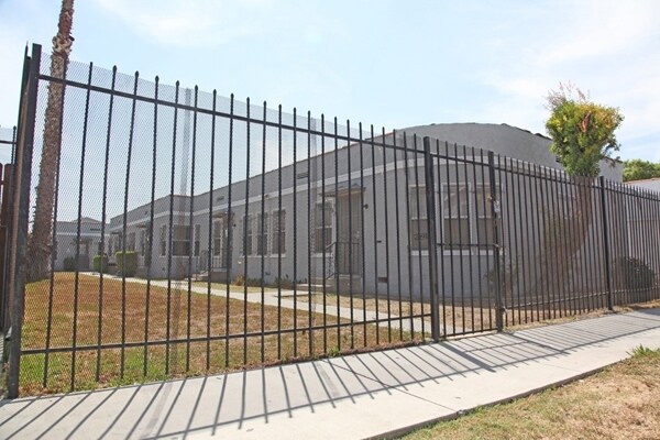 Foto principal - 6518-6522 S Victoria Ave